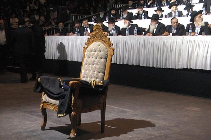 Стілець рабина, який нібито приносить удачу, продають за 200 000 шекелів