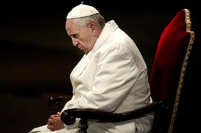 Рецидивісти втекли під час обіду з папою римським