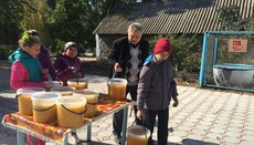 Чоловічий монастир в Одесі пожертвував інтернату 150 кг меду