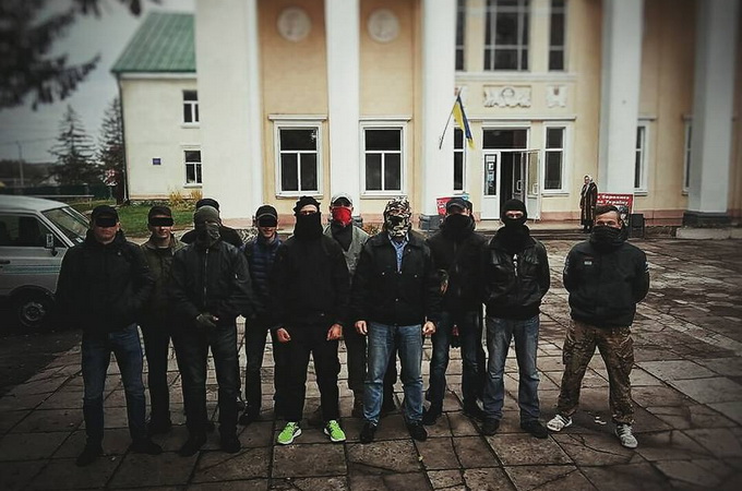 Радикали зірвали розгляд питання щодо земельної ділянки Почаївської лаври