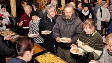 Києво-Печерська лавра організовує обіди для малозабезпечених (ФОТО)
