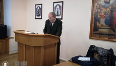 В киевской Лавре провели мастер-класс по сектоведению 