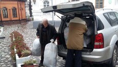 Прихожане УПЦ из Киева передали детям востока Украины одежду и канцтовары