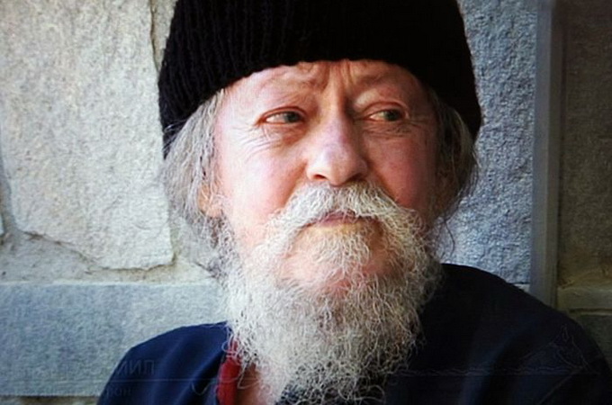 Афонский старец: христианин должен молиться даже за чиновников-воров