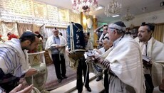 В Иране осквернили синагогу и выбросили молитвенники в туалет