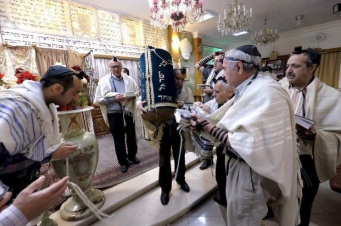 В Ірані осквернили синагогу і викинули молитовники в туалет