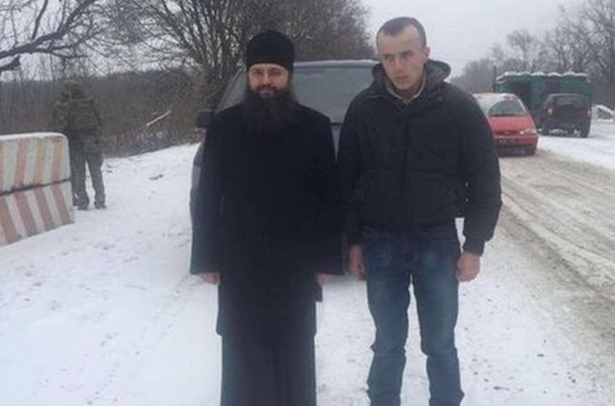Діалог про звільнення полонених розпочався завдяки УПЦ, – політексперт