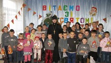 Священнослужители Херсонской епархии посетили интернаты (ФОТО)