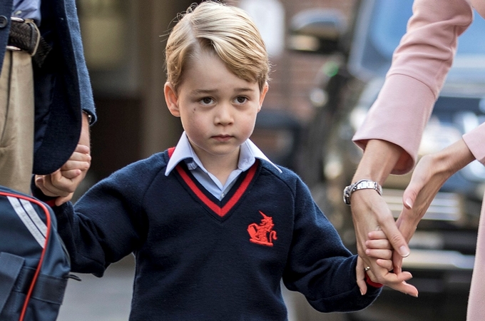 Капеллан британского двора отчитал призывающих молиться о принце-гее