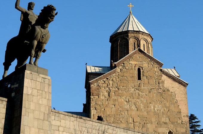 Грузинская и Армянская Церкви спорят о принадлежности храма в Тбилиси