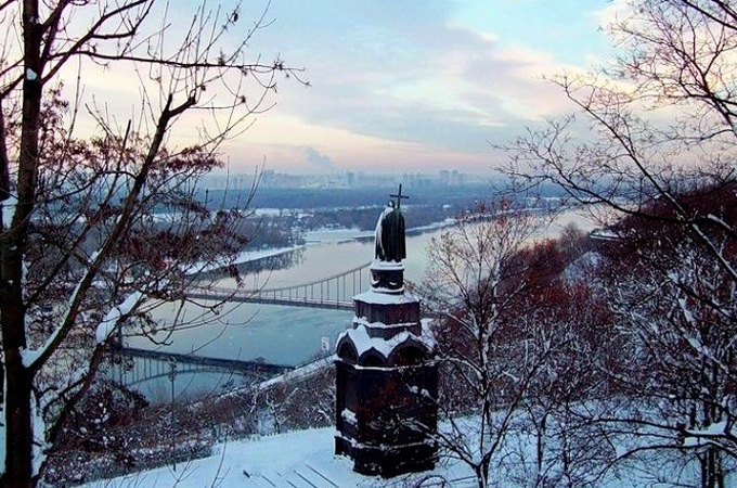 Киев в 2018-м: парк Ильи Муромца и площадь у памятника крестителю Руси