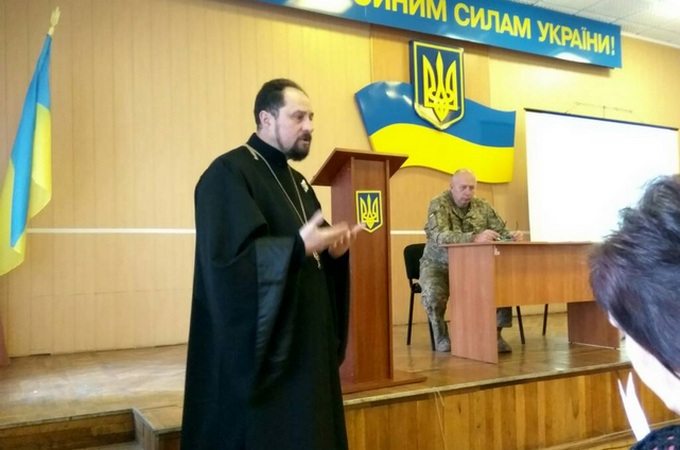 В Виннице капелланы-волонтеры УПЦ благословили военных на новый учебный год