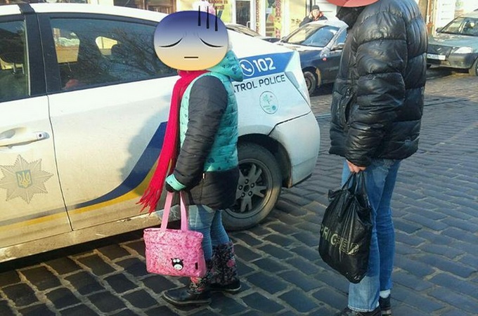 Рідний батько завіз дочку до Львова жебракувати під церквою (ФОТО)