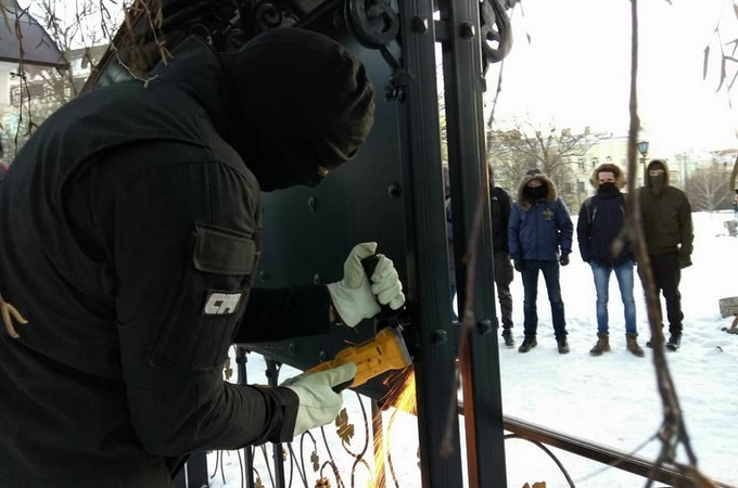 Это наша земля! – «активисты» снова угрожают снести Десятинную церковь