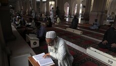 Турецким мусульманам запретили есть левой рукой