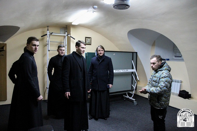 Олимпийский чемпион Олег Верняев оценил спортзал КДА 