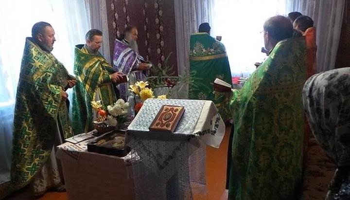 Свято-Покровская община УПЦ волынского села Грибовица постепенно возвращается к полноценной приходской жизни.