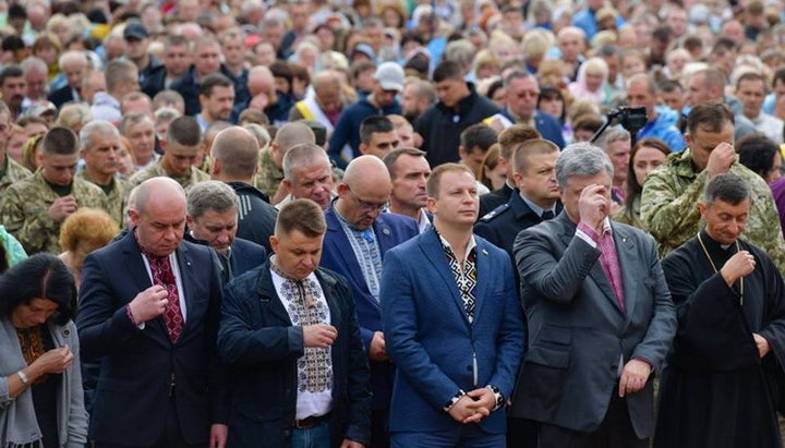 Петр Порошенко на греко-католической "проще" в Зарванице