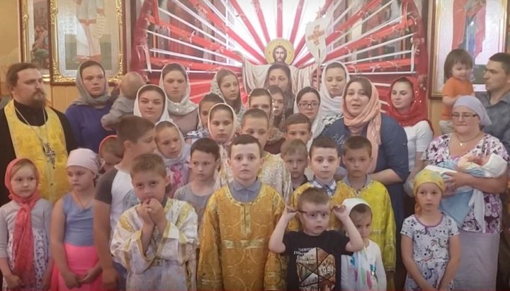 Дитяча релігійна громада УПЦ села Дорошівці. Фото: скріншот з відеозвернення