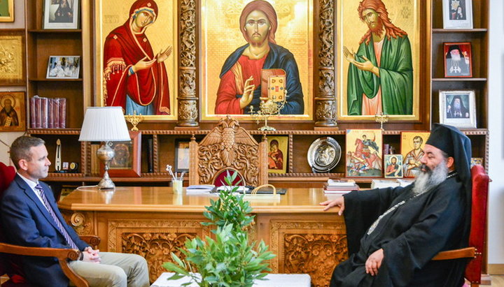 Митрополит Лангадаський провів зустріч з Генконсулом США в Салоніках Грегорі У. Пфлегером-молодшим. Фото: romfea.news