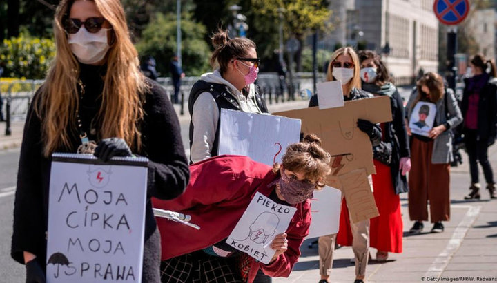 Рано или поздно решение об ограничении абортов в Польше вступит в силу. Фото:cdn-news.konbini.com