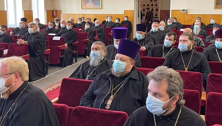 Благочинные Одесской епархии УПЦ и настоятели приходов Одессы на встрече с правоохранителями. Фото: страница епархии в Facebook.