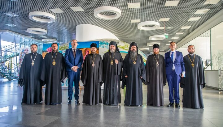 Єпископ Віктор (Коцаба) з представниками Сербської Православної Церкви. Фото: t.me/bishopvicto