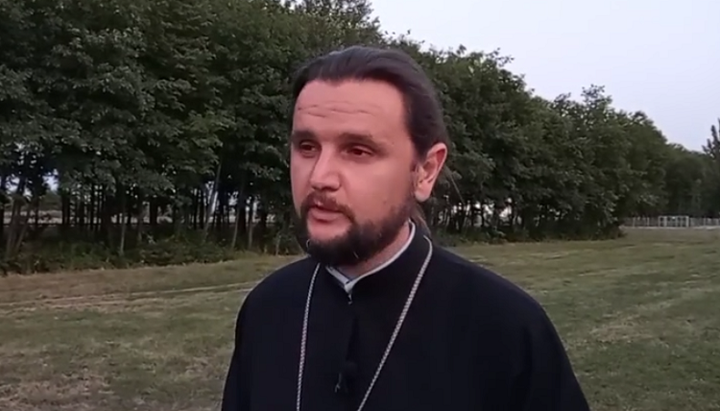 Alexander Klimenko at the rally of UOC believers along the route of Patriarch Bartholomew’s cortege in Kyiv. Photo: a screenshot of the video from the "1Kozak" Facebook page