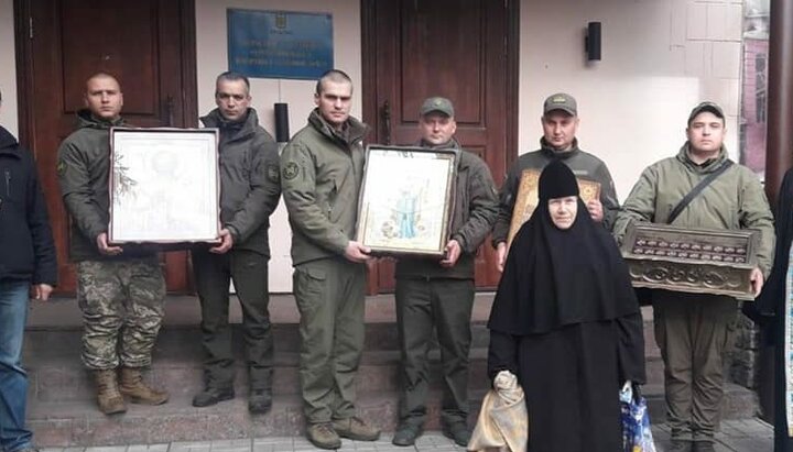Встреча святынь из киевского храма в Кировоградской епархии. Фото: kapelan.org.ua
