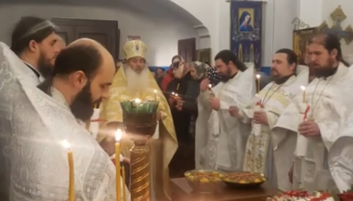 Підтримати громаду приїхали священики з інших парафій. Фото: скріншот/facebook.com/zadubrivka