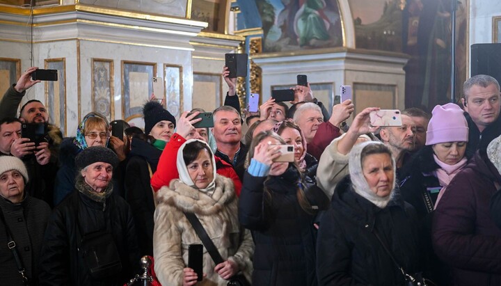 Participants of the "worship" of the OCU in the Assumption Cathedral of the Kyiv-Pechersk Lavra. Photo: pomisna.info