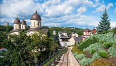 Предстоятель УПЦ совершил Божественную литургию в Архангело-Михайловском монастыре  Киева (ФОТО)