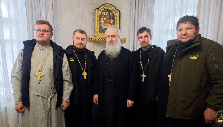 Священники Хмельницкой епархии доставили гуманитарный груз в Святогорскую лавру. Фото: svlavra.church.ua
