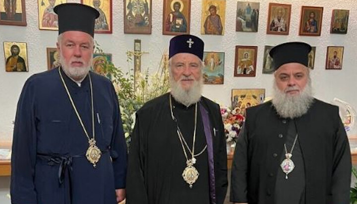 Ліворуч – праворуч: митрополит Афінагор Бельгійський, митрополит Нифон Тирговіштський, митрополит Нектарій Китійський. Фото: orthodoxianewsagency.gr
