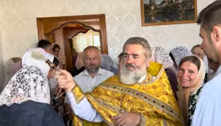 Service in the house church of Netishyn. Photo: screenshot of the video of the YouTube channel "Holy Trinity Mezhyrich Monastery"