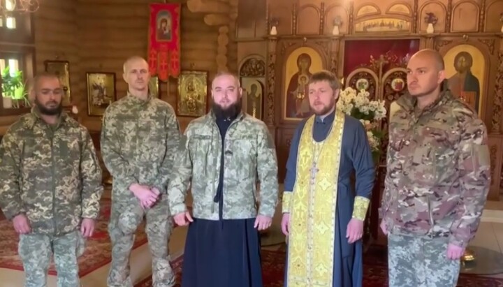 Военнослужащие вступились за свой приход в Вышгороде. Фото: скриншот видео Telegram-канала «Дозор на "Першому Козацькому"»