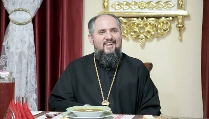 Epifaniy Dumenko at the meal. Photo: a screenshot from the YouTube channel