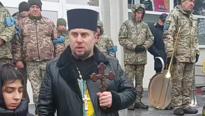 Клирик ПЦУ: Кто ненавидит ТЦК, тот не уважает свою армию. Фото: Видео Фейсбук