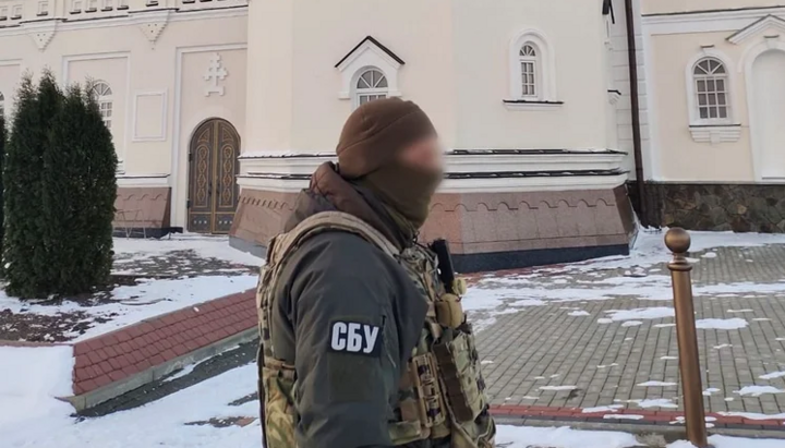 An SBU officer at Pochaiv Lavra, November 30, 2023. Archive photo: hromadske