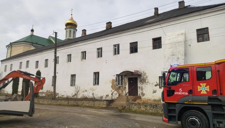 Пожар на территории Николаевского собора в Кременце. Фото: ГСЧС