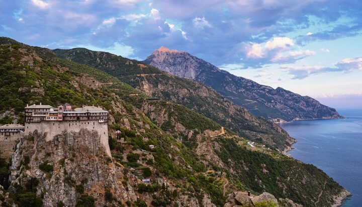 Svatá hora Athos Zdroj: Athos Sea Cruises