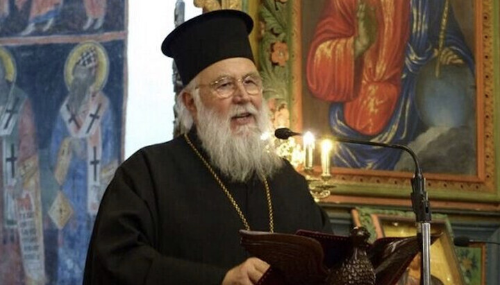 Metropolita z Korfu: Osobní identifikační číslo je duchovní hrozbou, Synod se mýlí