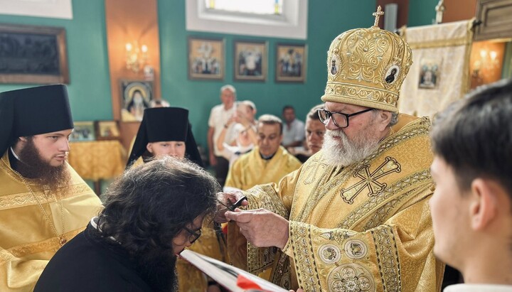 Postřižení na žalmistu poslušníka Davida. Zdroj: FB PPE