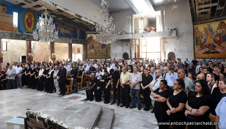 Věřící v chrámu sv. proroka Eliáše v Damašku. Zdroj: antiochpatriarchate.org