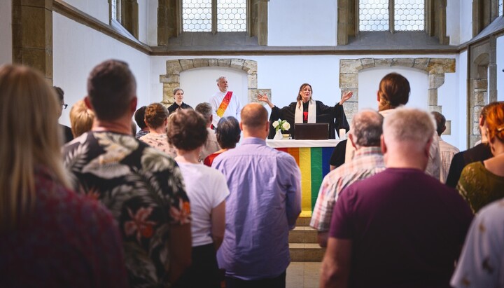 Ekumenická bohoslužba na podporu věřících LGBT+ komunity. Zdroj:Logos.cz