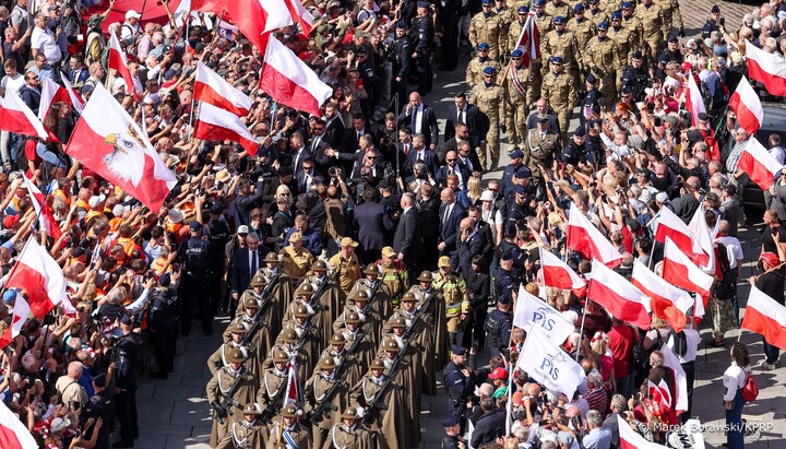 [za:] xmon.gov.pl, xKancelariaPrezydentaRP, autor