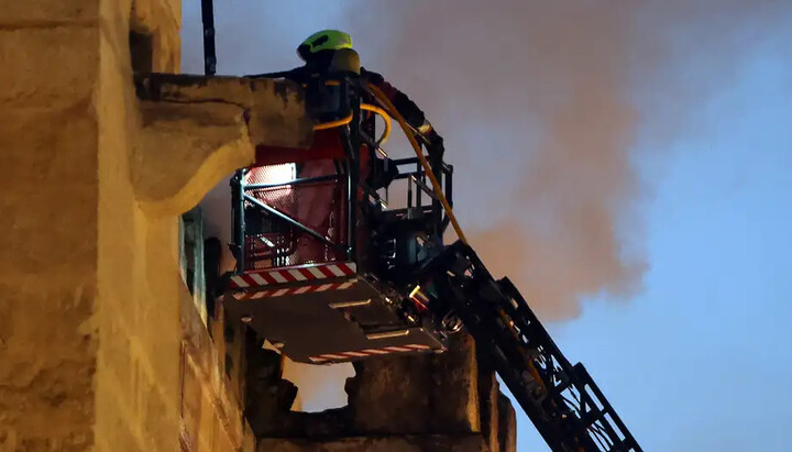 Hasiči odvrátili katastrofu tím, že požár rychle uhasili. Zdroj: Madero Cubero/AFP