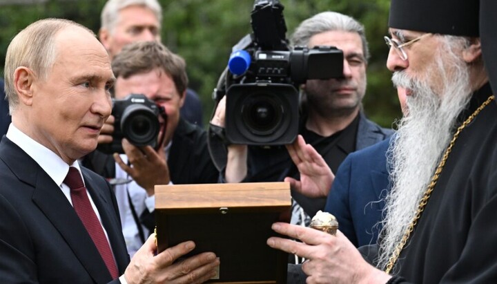 Putin a Arcibiskup Alexej. Zdroj: kremlin.ru