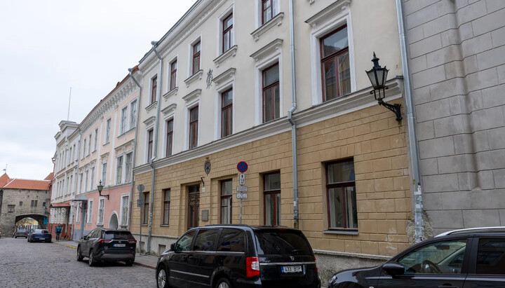 Historická budova v centru Tallinnu, kde se od roku 1829 nacházel synod Estonské pravoslavné církve. Foto: postimees.