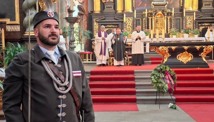 Mše za střeleného aktivistu Charlieho Kirka v Chrámu Matky Boží před Týnem v Praze. Mši odsloužil kardinál Dominik Duka. Zdroj: Aktuálně.cz